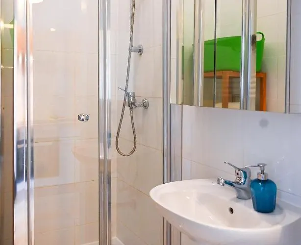 Apartment For 4 Near Augarten, Donaukanal & U4 & U2 Metro דירה