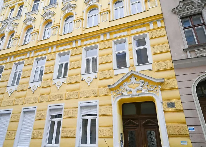 Apartment For 4 Near Augarten, Donaukanal & U4 & U2 Metro *