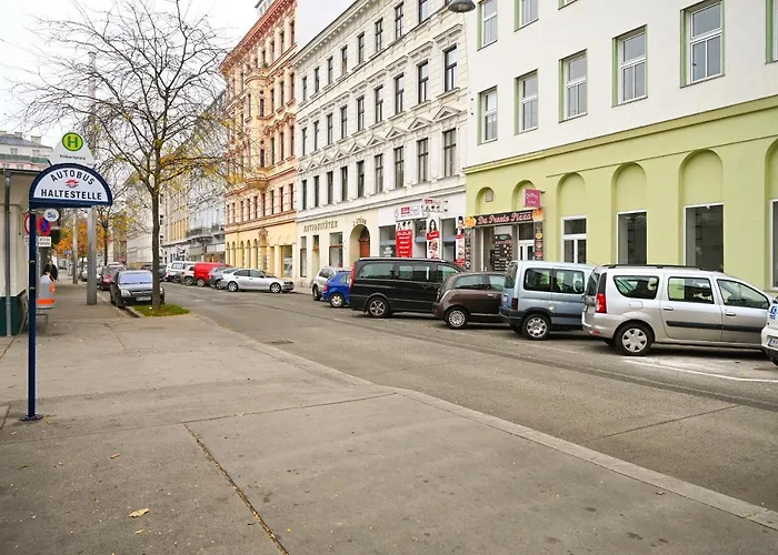 Apartment For 4 Near Augarten, Donaukanal & U4 & U2 Metro Vienna