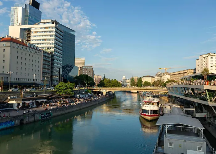 For 4 Near Augarten, Donaukanal & U4 & U2 Metro Apartment *