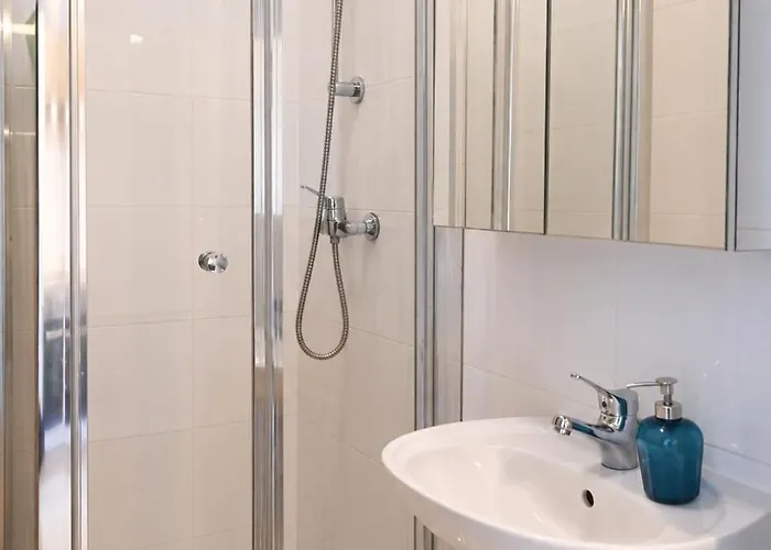 Apartment For 4 Near Augarten, Donaukanal & U4 & U2 Metro *