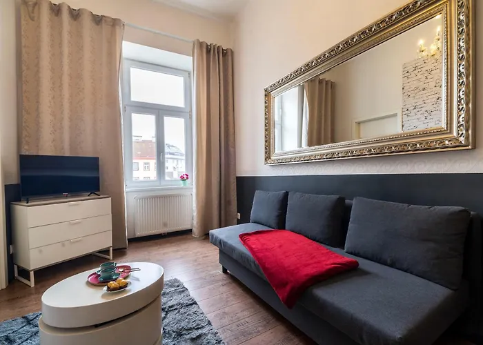 For 4 Near Augarten, Donaukanal & U4 & U2 Metro Apartment *