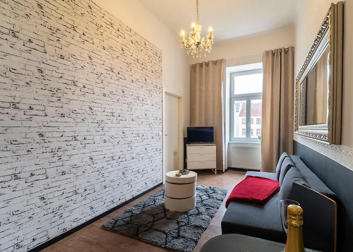 Apartment For 4 Near Augarten, Donaukanal & U4 & U2 Metro