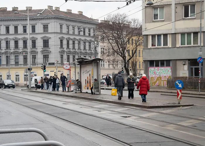 Apartment For 4 Near Augarten, Donaukanal & U4 & U2 Metro Vienna